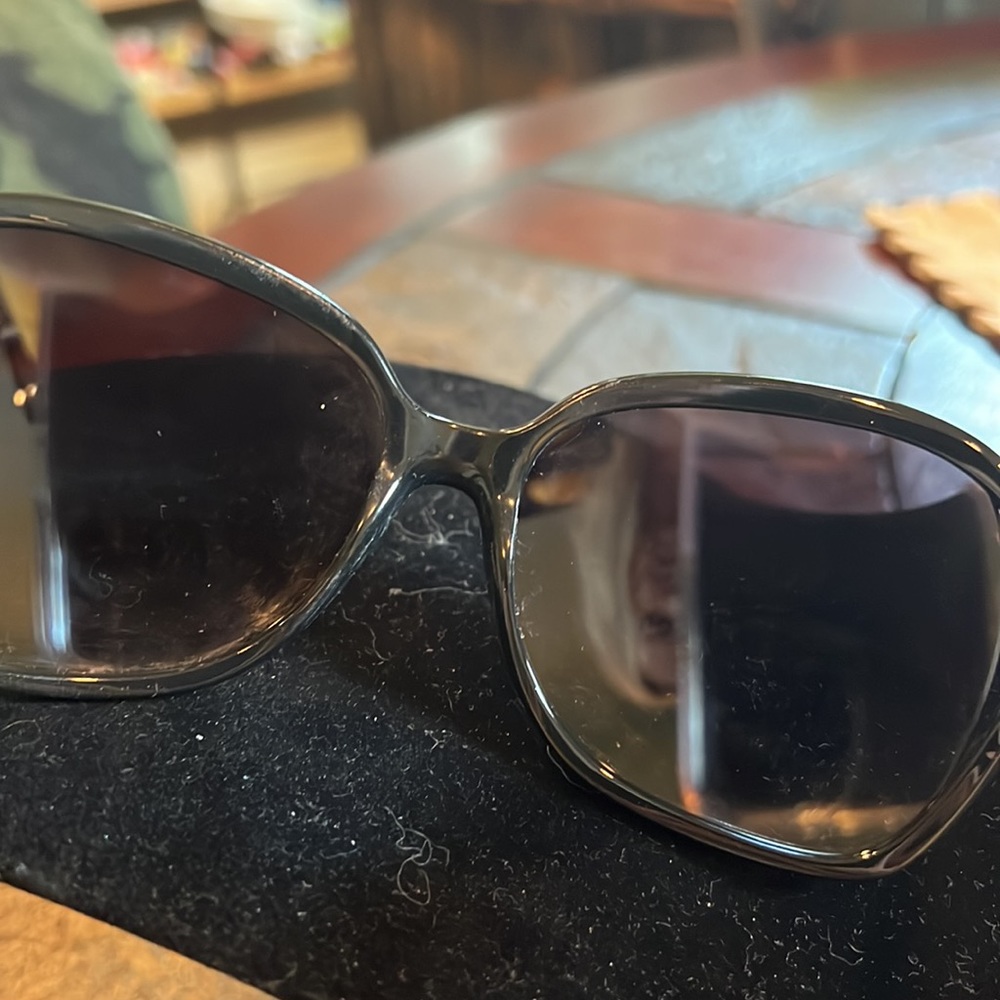 New in case blk Coach sunglasses with little dust cleaner cloth